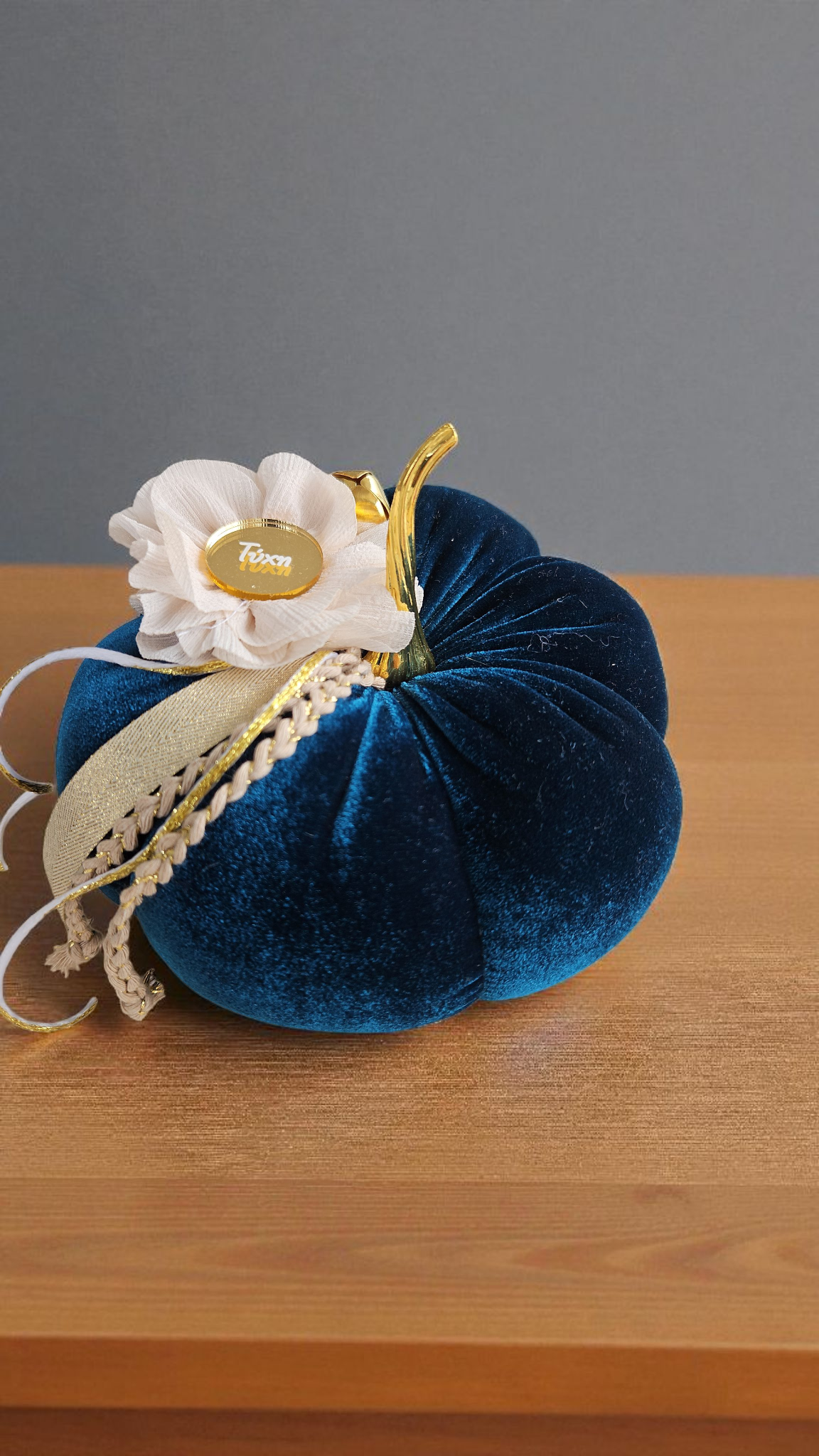 Βελούδινη χειροποίητη κολοκύθα VP4