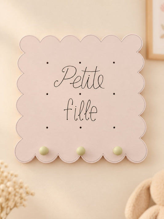Χειροποίητη ξύλινη κρεμάστρα Τοίχου "Petit Fille"