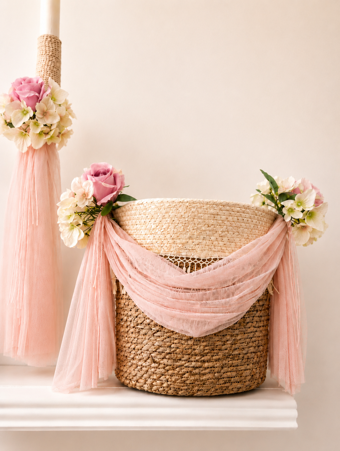 Καλάθι Βάπτισης με Ροζ Τούλι & Floral Διακόσμηση