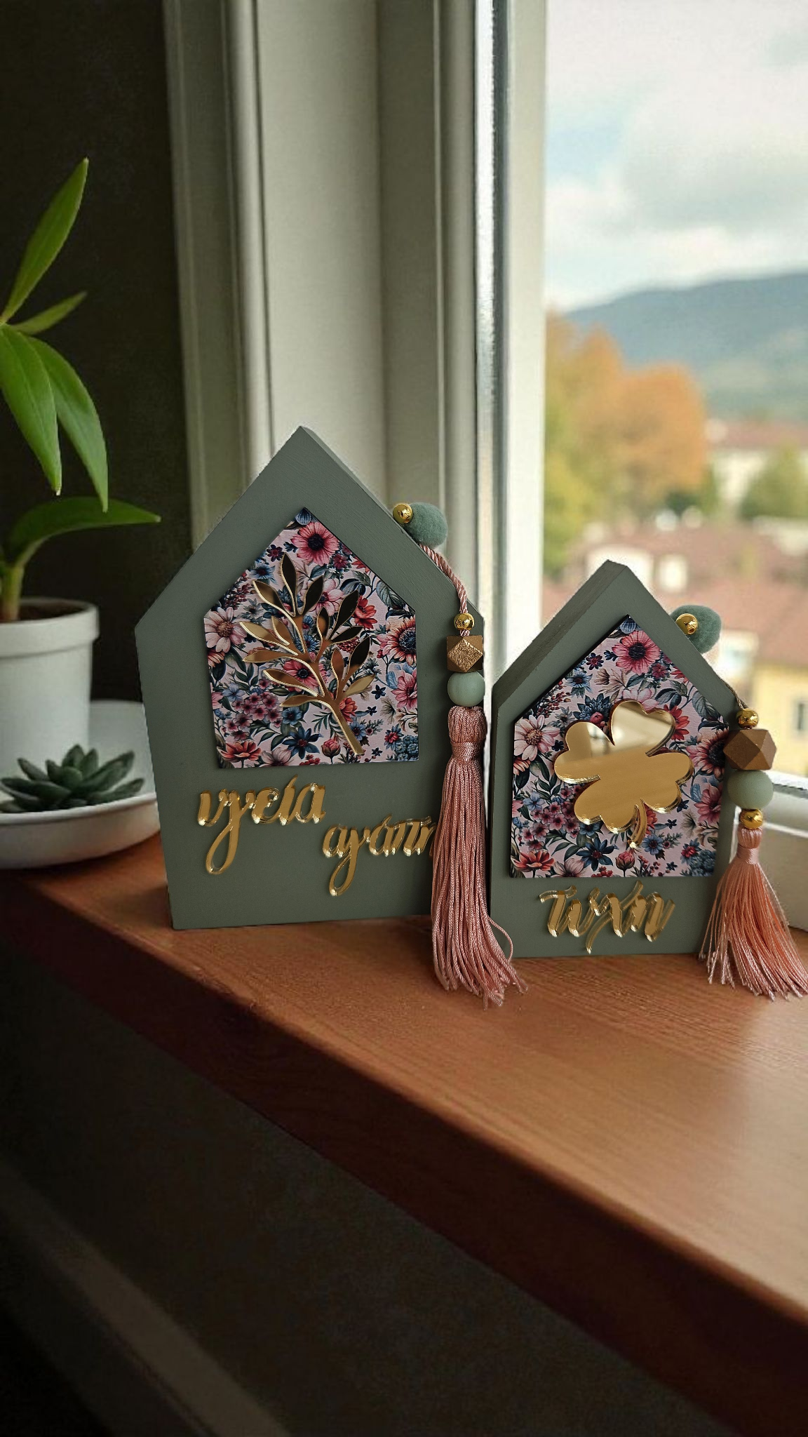 Ξύλινο σπιτάκι "Υγεία , Αγάπη"